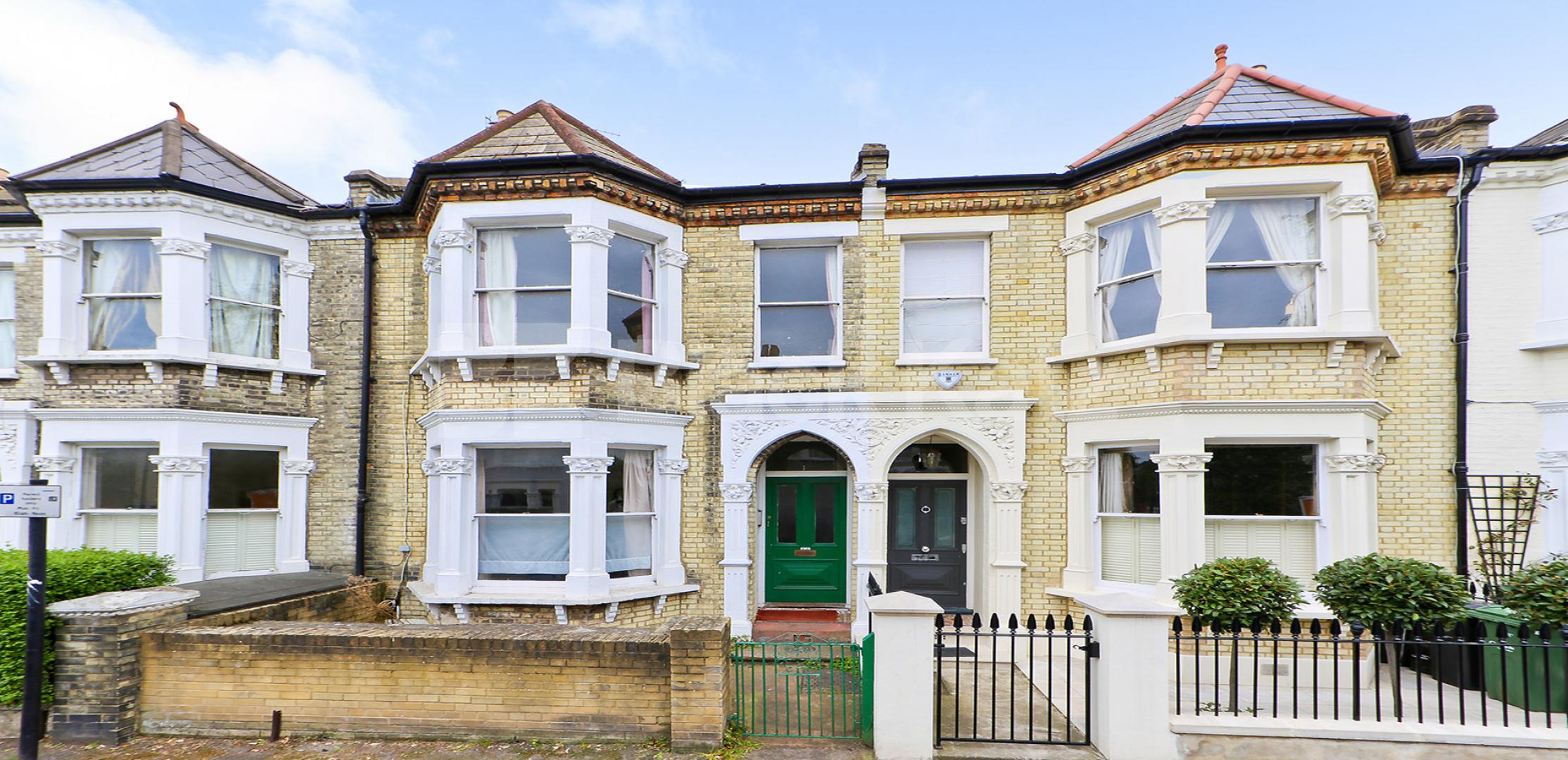			LET, 3 Bedroom, 1 bath, 1 reception Apartment			 Elms Crescent , Abbeville Village. Clapham